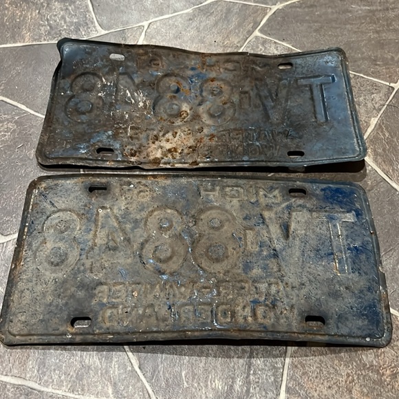 1967 set of Michigan license plates - Picture 2 of 2